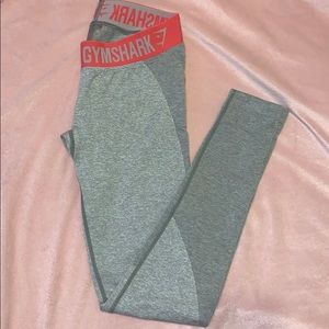Gym shark leggings